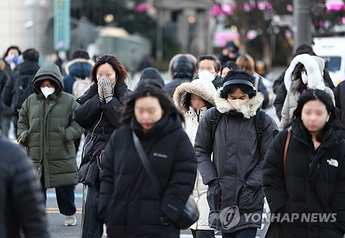 추워진 출근길[연합뉴스 자료사진]